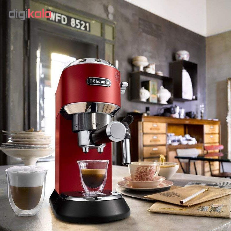 اسپرسوساز خانگی دلونگی مدل EC685، ظرفیت مخزن آب 1100 میلیلیتر، نیمه اتوماتیک با مصرف پودر قهوه، مناسب تهیه آب جوش، فشار بخار 15 بار، دارای 1 نازل قهوه و سیستم گرمایشی ترموبلاک